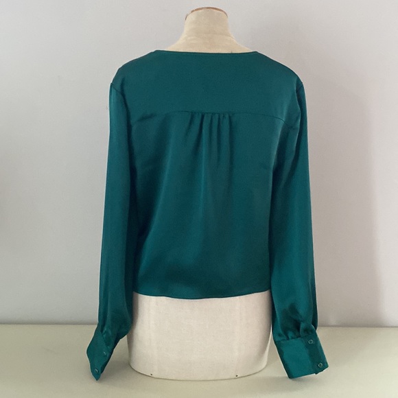 Rachel Zoe long sleeved green satin blouse with v neck. Blouson sleeves. Med💚💚 - Picture 4 of 17